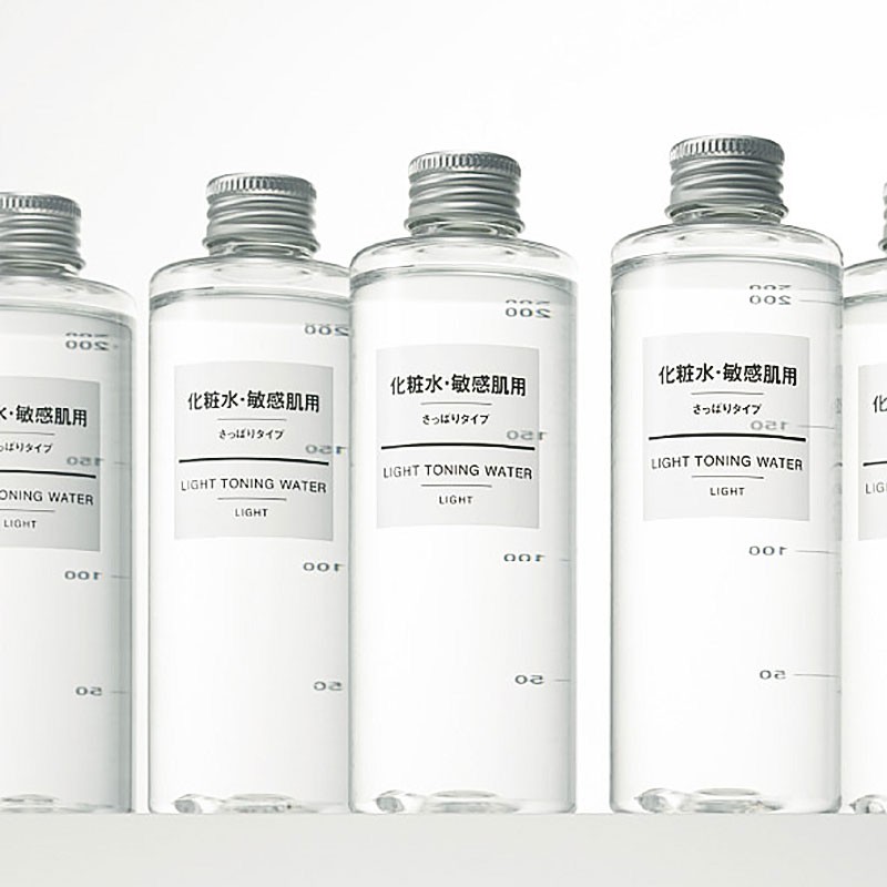 NƯỚC HOA HỒNG CHO DA DẦU MUJI LIGHT TONING WATER dưỡng ẩm, cấp nước tuyệt vời cho làn da, giúp làn da luôn căng mịn