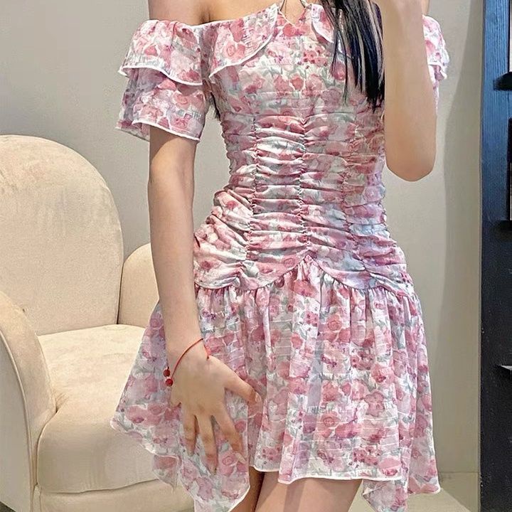 Váy Hai Dây Cổ Yếm Hoa Xù Một Bên Vai COZOK