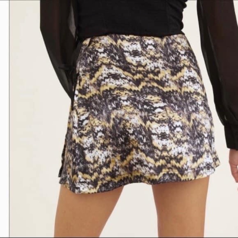 Chân váy nhung Urbn outfitters