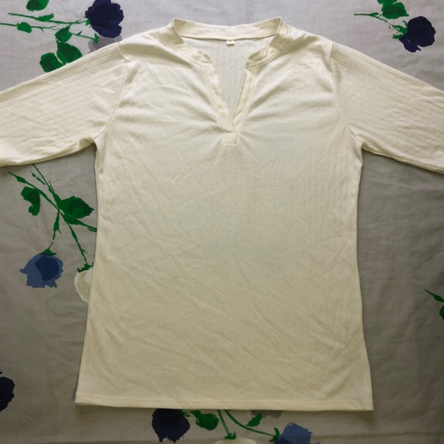 Áo Thun Cotton Gân Kiểu Nữ Vanty Cắt Nhãn Trắng Kem Tay Ngắn Cổ Chìa Khoá - Size LL