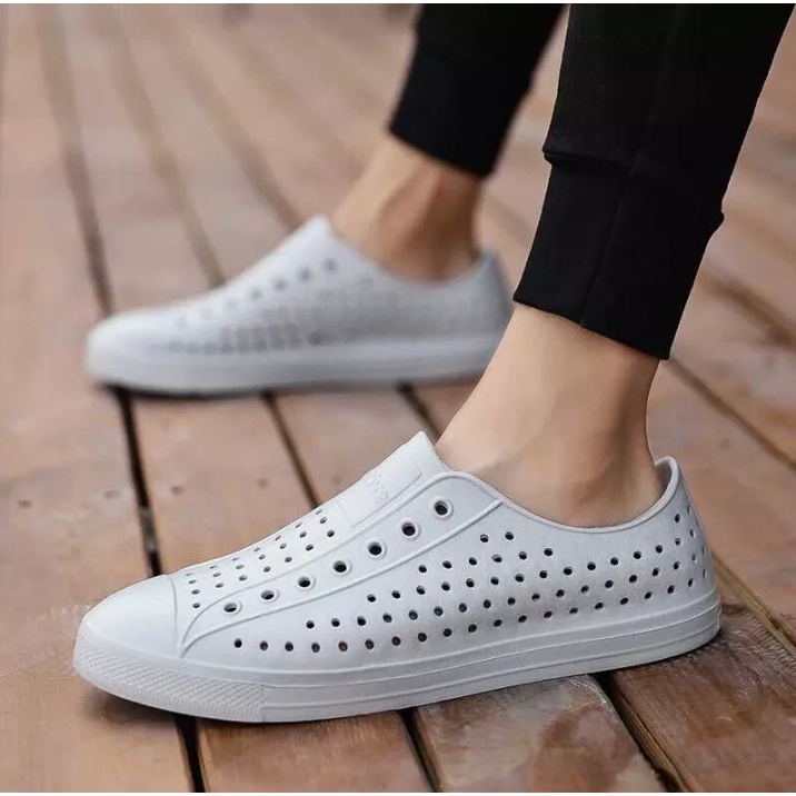 Giày nhựa URBAN NATIVE trơn 1 màu đi mưa, đi biển, du lịch, chống nước, không hôi chân xốp siêu mềm siêu nhẹ