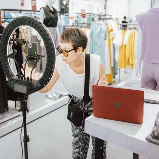 ĐÈN LIVESTREAM CAO CẤP, HỖ TRỢ LIVETREAM BÁN HÀNG, CHỤP HÌNH MAKE UP ,MAKEUP TRANG DIEM