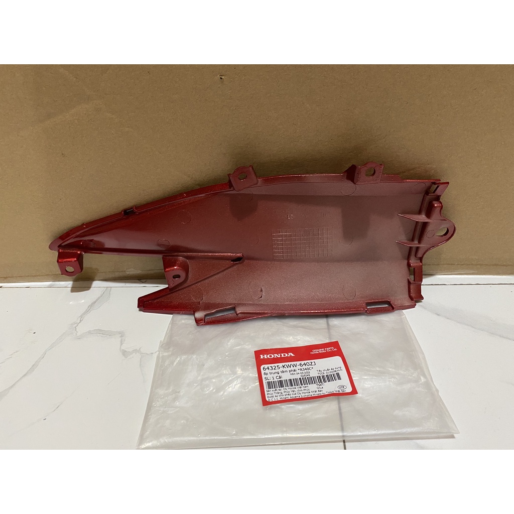 Ốp trung tâm bên phải HONDA WAVE S110 năm 2011 màu Đỏ.