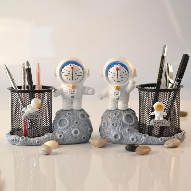 Giá Đỡ Bút U0313 Hình Phi Hành Gia Hoạt Hình Bằng Nhựa Resin Để Bàn Trang Trí