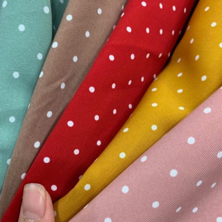 Vải lụa trượt chấm bi