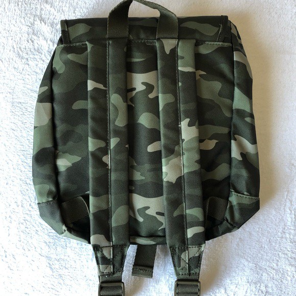 Balo Victoria's Secret green camo mini backpack