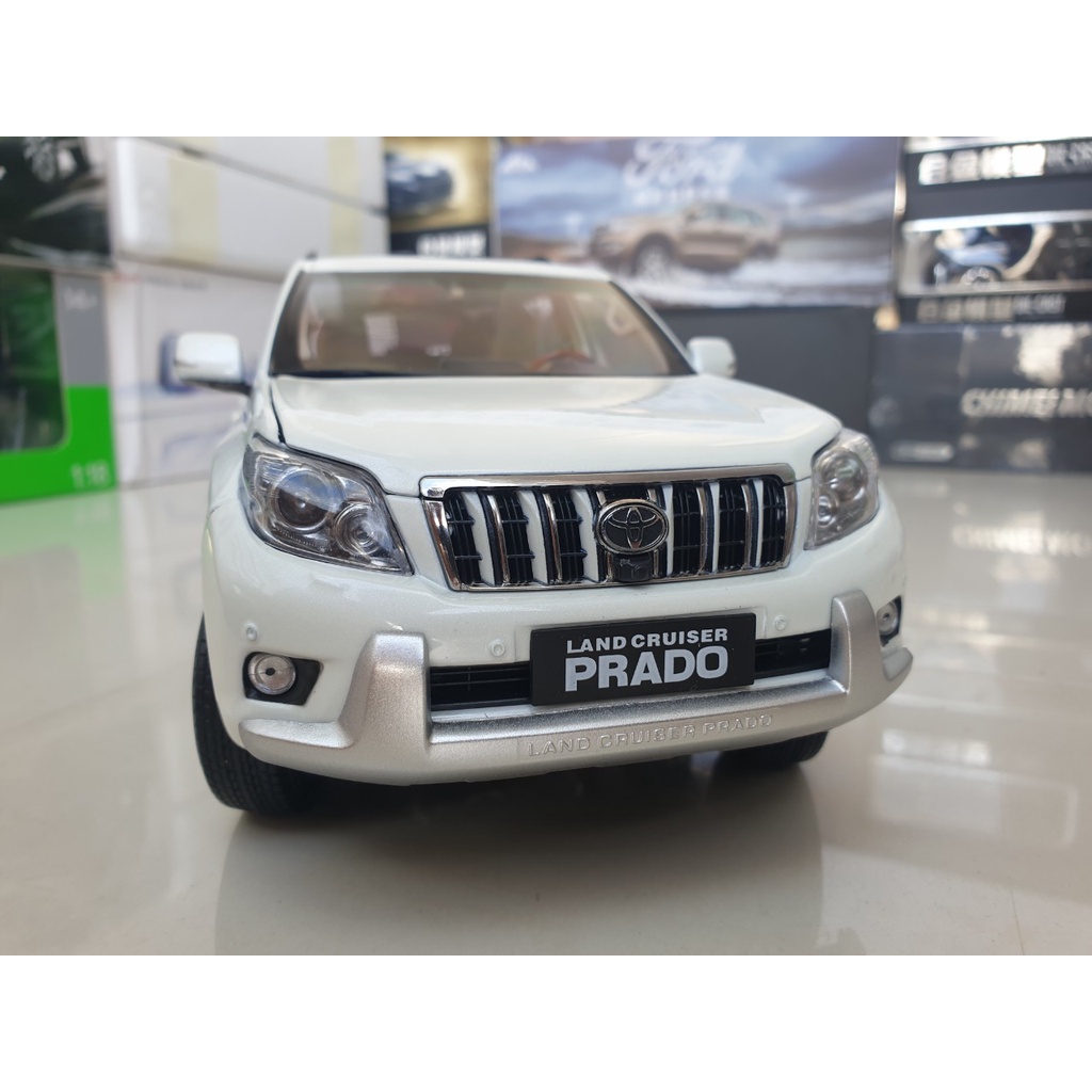 Xe mô hình Toyota Prado, tỉ lệ 1:18