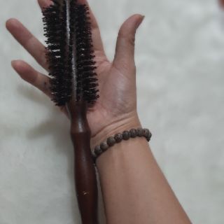 Lược sấy tạo kiểu tóc. Đơn giản dễ sử dụng .