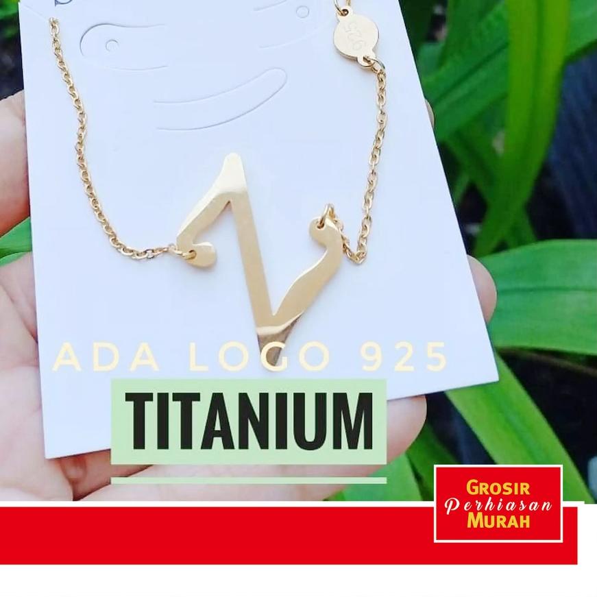 Dây Chuyền Mặt Chữ Cái La Tinh Bằng Titan Không Phai Màu Vàng Thật A-Z. Những bức thư trung bình, không phải là chuyện tốt đẹp.