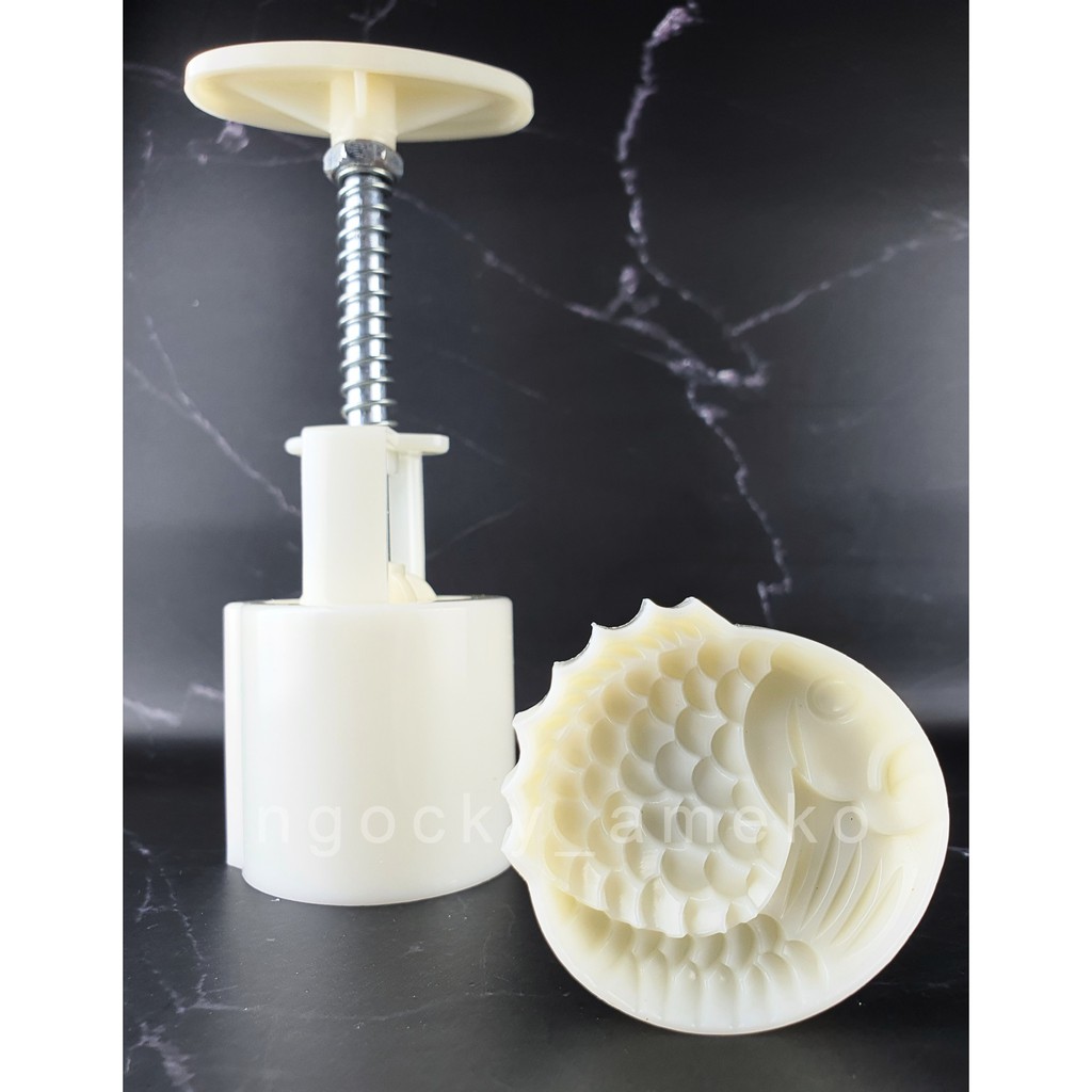 NQ00817 - KHUÔN LÒ XO BÁNH TRUNG THU / BÁNH DỨA  HÌNH CÁ TRÒN 50G - MẪU 1