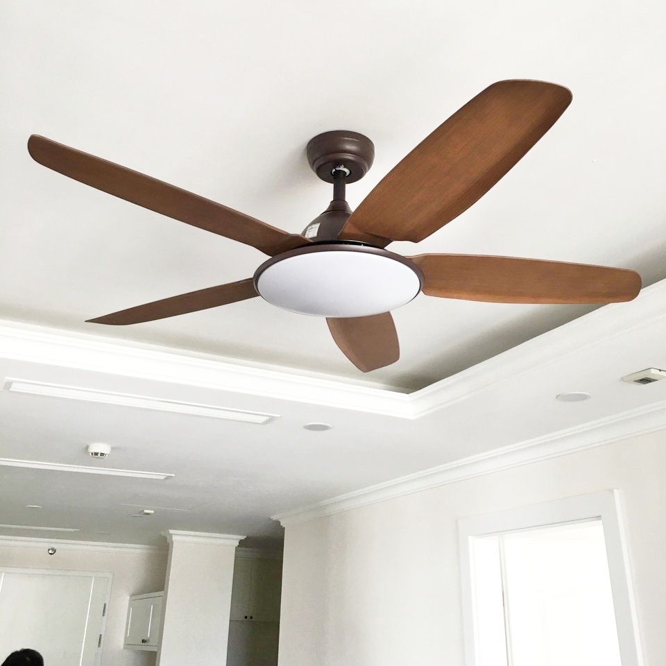 Quạt Trần Đèn 5 Cánh Vân Gỗ Nâu_Sải Cánh 1m32,Động Cơ DC 6 Tốc Độ Gió_Có Điều Khiển Từ Xa_Bảo Hành 2 Năm