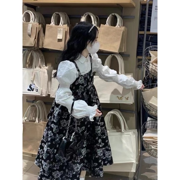 Set retro pháp dài với áo sơ mi trắng dài tay phồng + yếm váy xoè