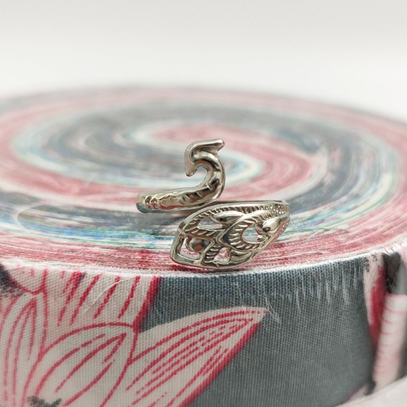 Nhẫn đeo tay kim loại hình chim công