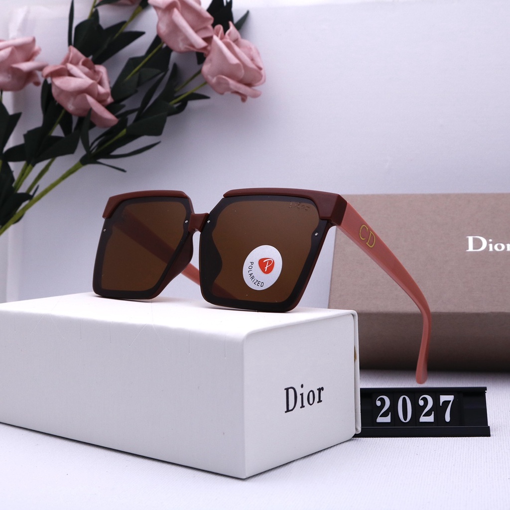 ! Dior!! Kính mát phân cực chống ánh sáng xanh mới cho nữ