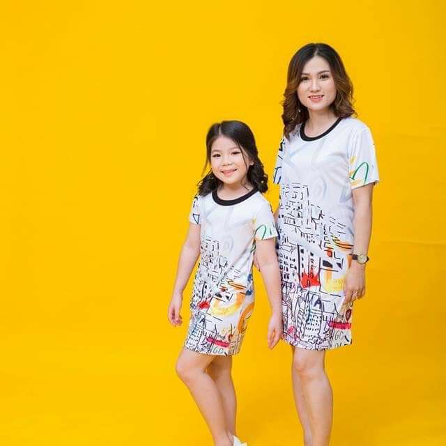 Đầm đôi mẹ bé