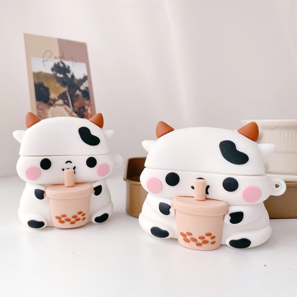 Vỏ bảo vệ hộp sạc tai nghe Airpods 1/2 họa tiết chú bò uống trà sữa