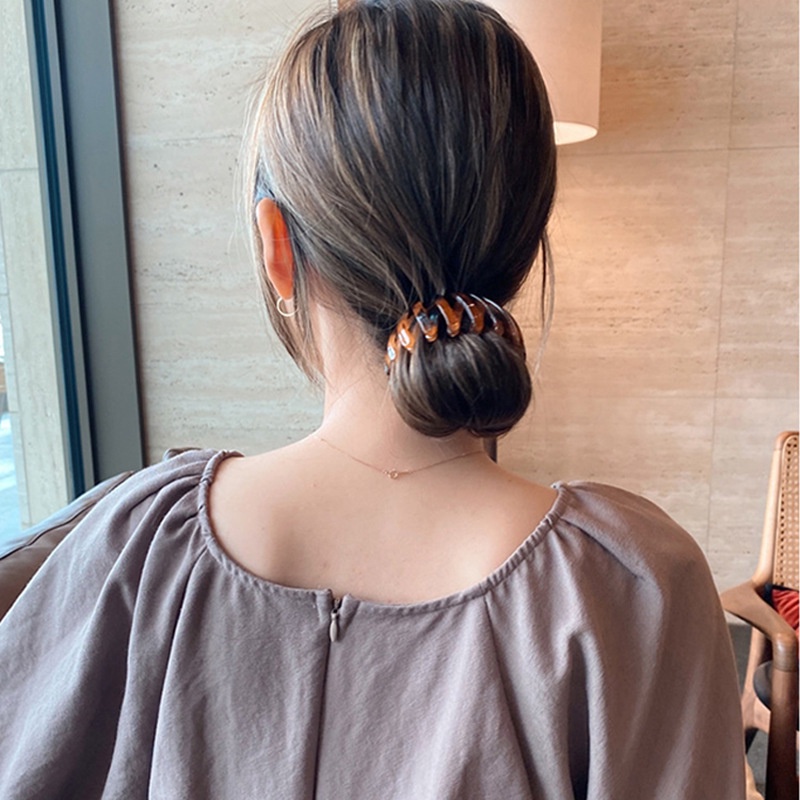 Kẹp tóc nhựa màu trơn thiết kế đơn giản dành cho nữ