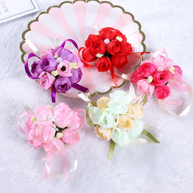 Hoa Giả Đeo Cổ Tay Cho Cô Dâu