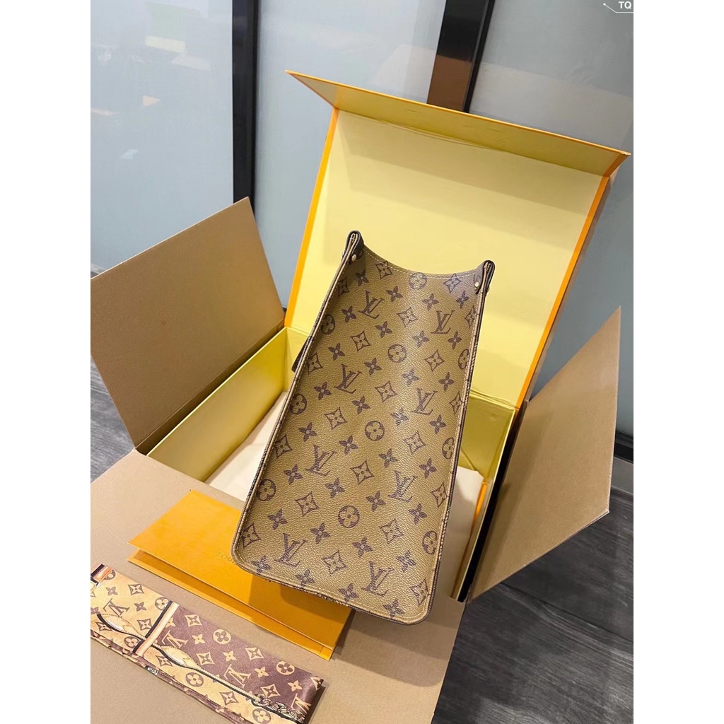 Túi xách LV hành lý.