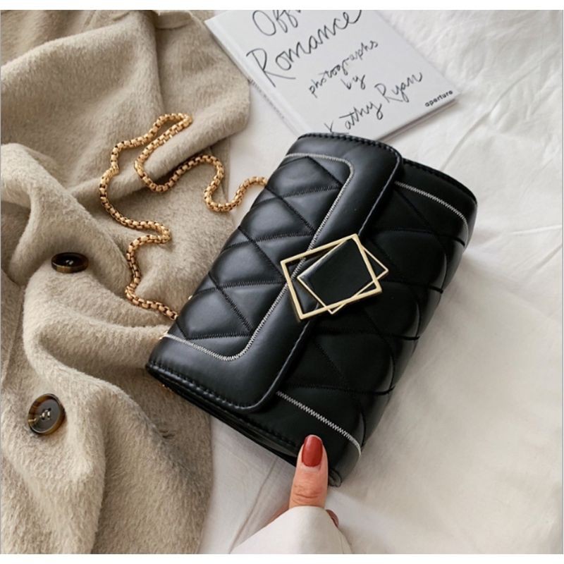 Túi đeo chéo trần trám khóa kính màu hồng