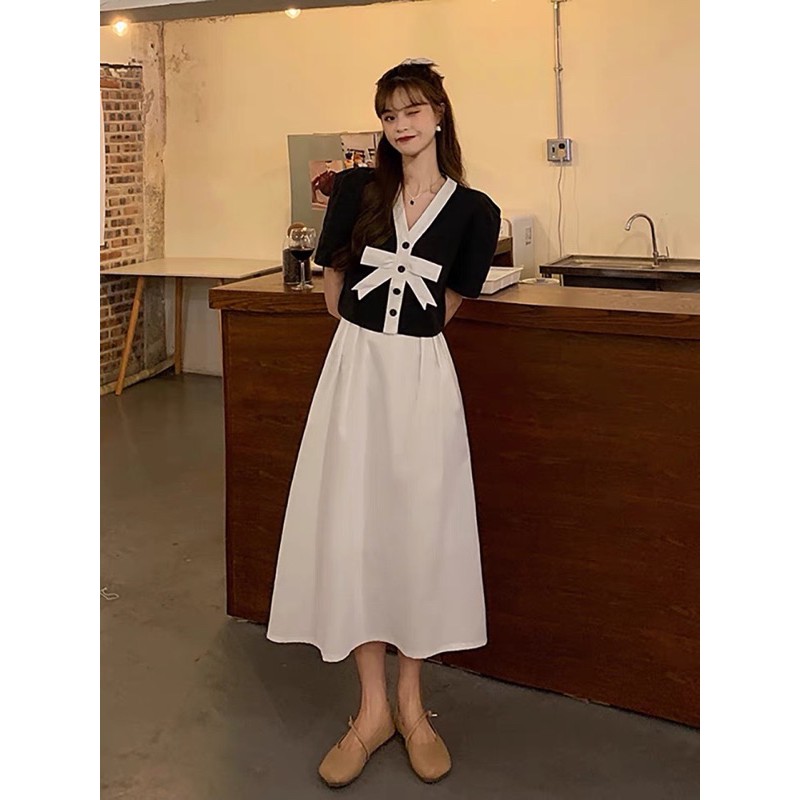 Set trang phục trắng đen váy xoè dài