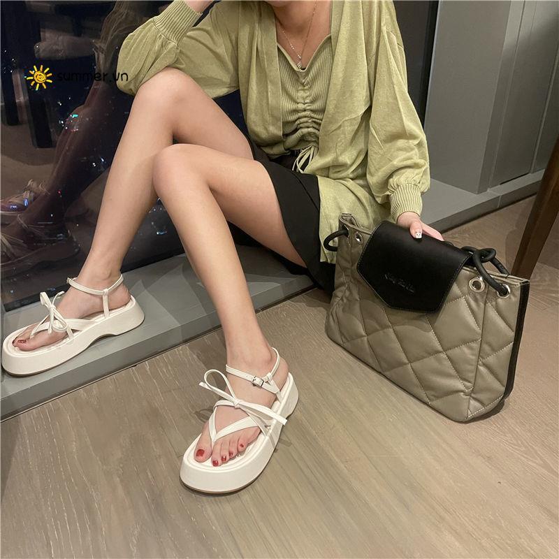 Giày Sandal Đế Dày Có Khóa Gài Phong Cách Thời Trang Mùa Xuân 2022