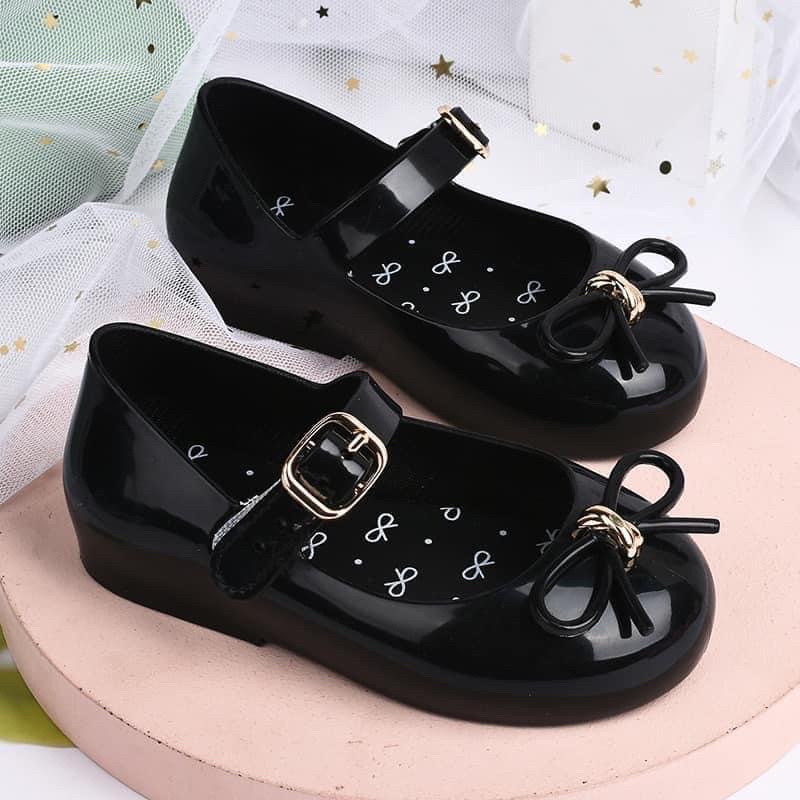 Giày nhựa cho bé_