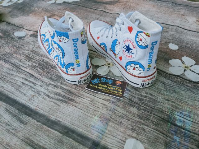 Giày vẽ tay Doreamon
