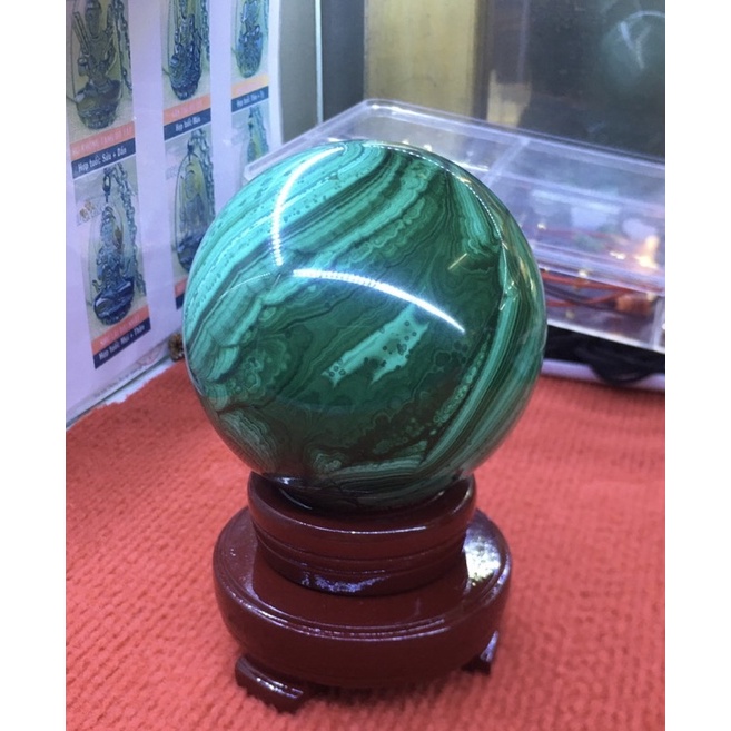 Quả cầu phong thủy đá lông công malachite xanh hàng VIP tặng đế gỗ xoay