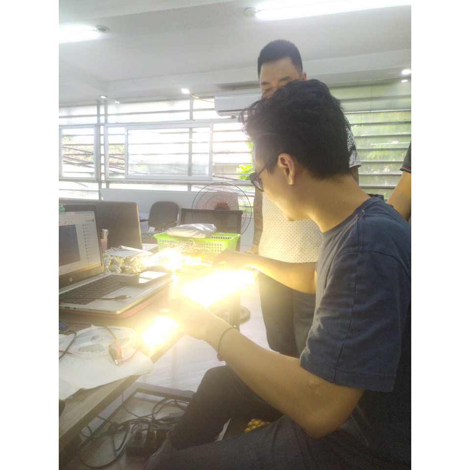 Cuộn led dây dán 12V 2835 - 120 led/m, có keo dán 2 mặt  ánh sáng Màu vàng ấm và Màu trắng