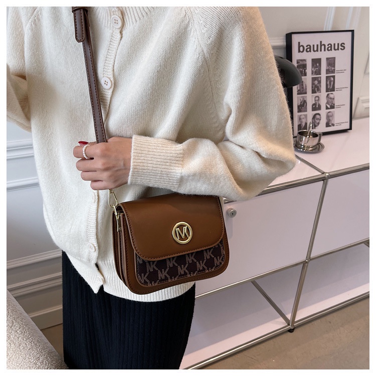 Túi đeo chéo nữ hai ngăn họa tiết chữ M trẻ trung BAG U MK2N