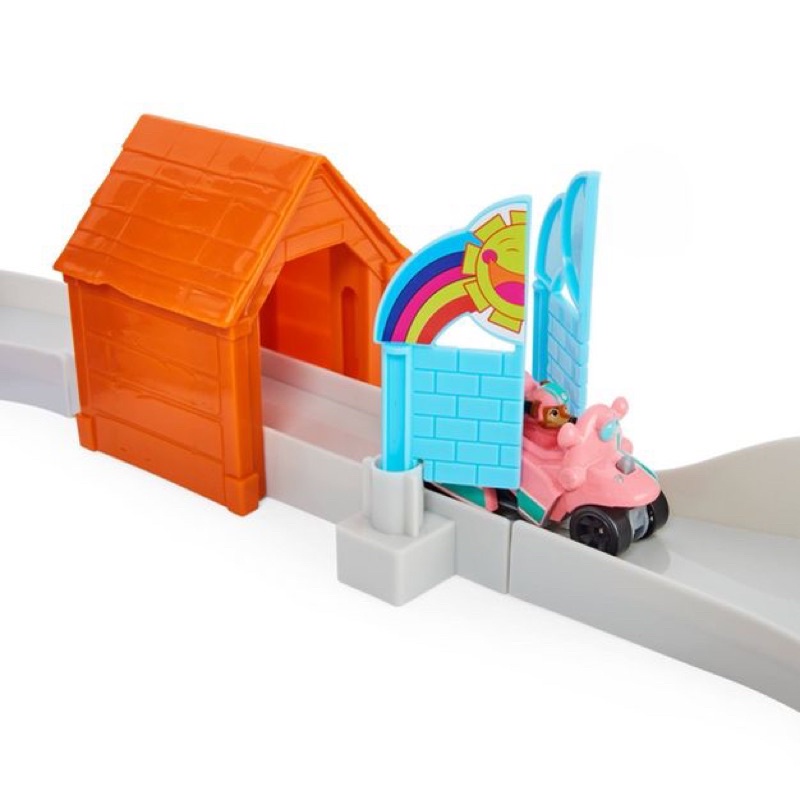 Bộ mô hình Paw Patrol cứu hộ trong the Movie Total City Rescue với tháp, toà thị chính và chó cưu hộ