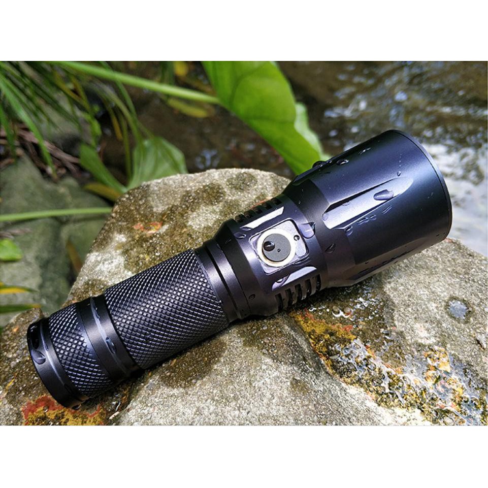 Đèn pin X6 SFT40/5050 1.7mm 25w quang thông 2400 lumen sơn mạ titan xám khói cổng sạc USB-Type -C