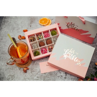 Hộp 12 viên socola truffle kèm phụ kiện túi y hình siêu đẹp