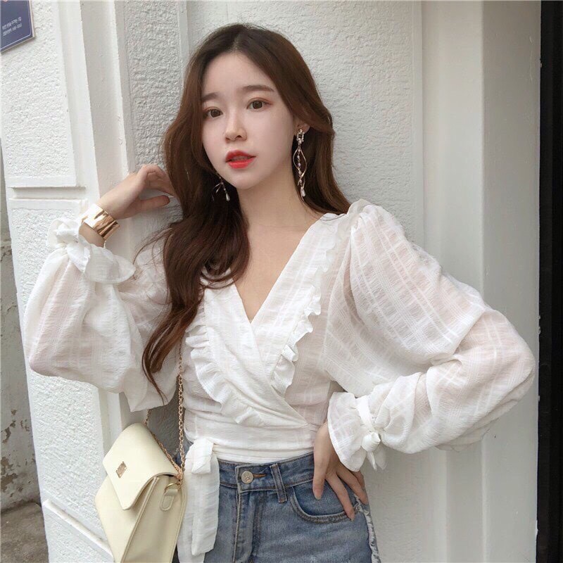 Áo croptop cổ V phối bèo tay bo trắng Shop Trái Quýt