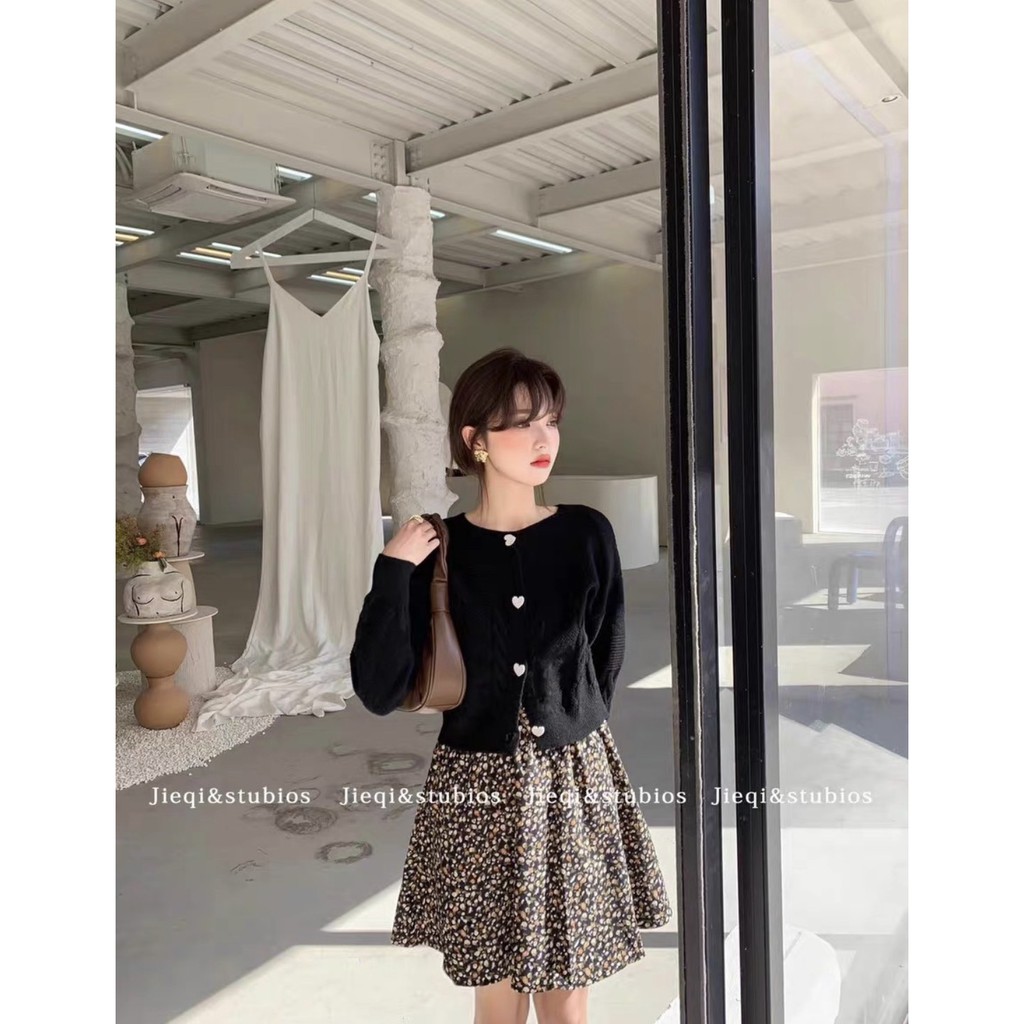 [MUA 1 ĐƯỢC 2] Set Trang Phục Nữ Hai Chi Tiết Áo Cadigan Mỏng Phối Váy Hoa Nhí Ngắn_Điệu Đà | BigBuy360 - bigbuy360.vn