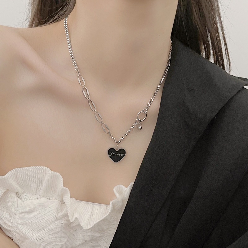 Vòng cổ Thép Titan Màu Đen Phối Mặt Dây Hình Chữ love Phong Cách hip hop Thời Trang
