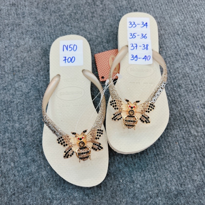 Dép HVN mix charm ong lớn