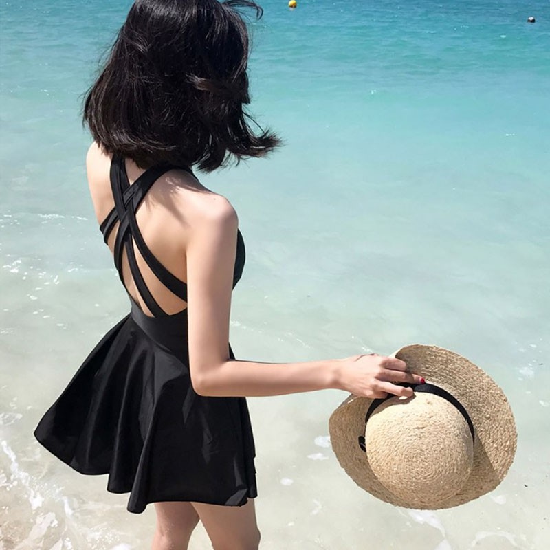 Đồ bơi một mảnh dây đan chéo sau lưng gợi cảm cho nữ