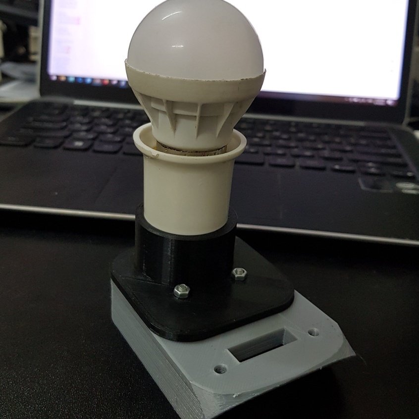 Đèn led E27 dùng pin Dewalt 20v phiên bản công suất cao (Đế chuyển pin dùng cho bóng đèn E27 DC)