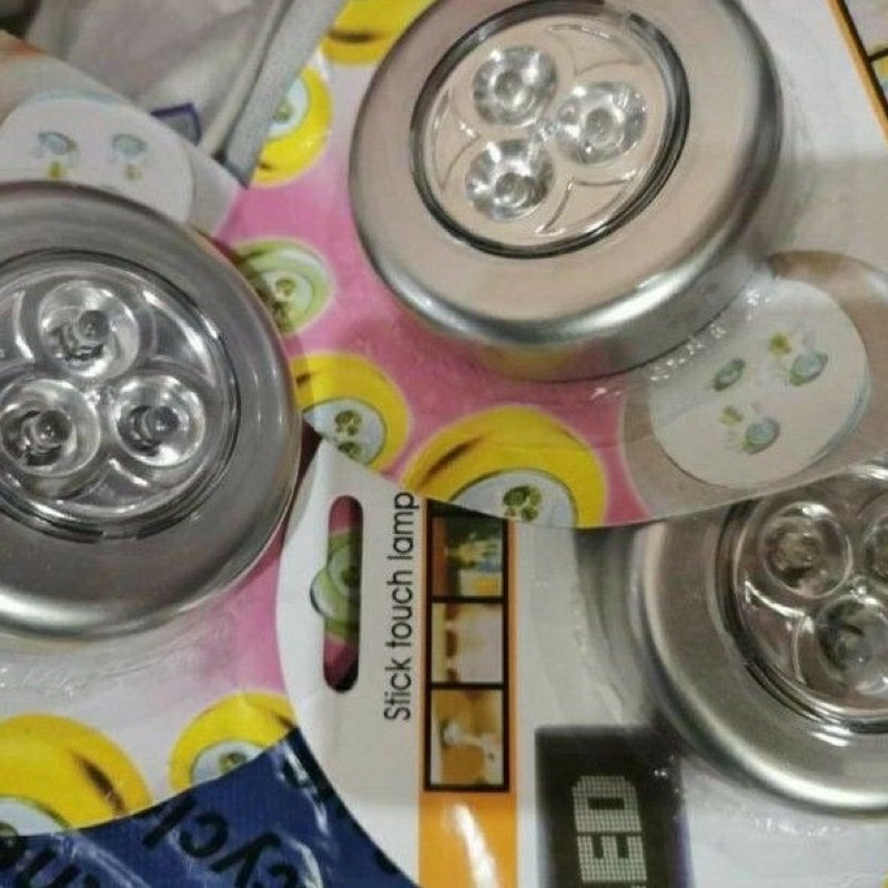 Đèn led 3 bóng gắn gương, tường, tủ quần áo, tủ bếp dùng pin AAA siêu tiện lợi