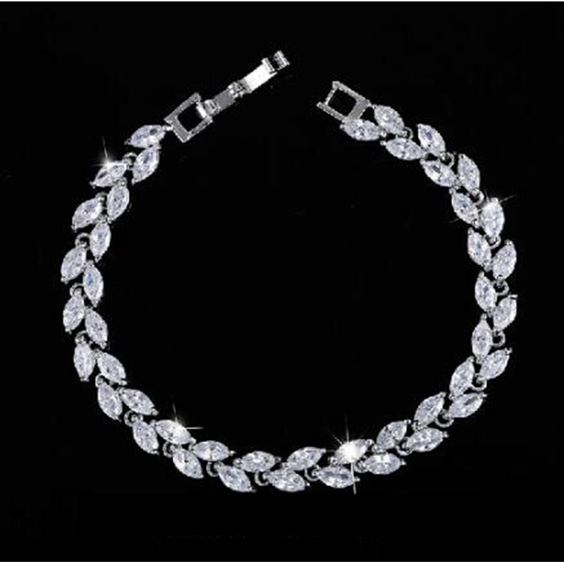 Vòng tay bạc đính đá zircon hình chiếc lá dành cho nữ
