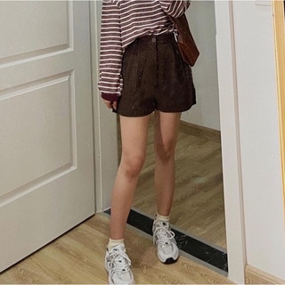 Quần short nhung tăm