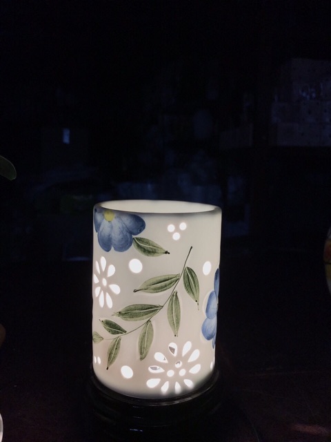 Đèn xông tinh dầu dáng trụ hoạ tiết nổi