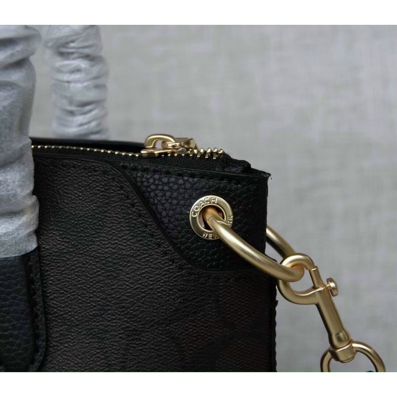 Túi xách Coát có khoá kéo dư xịn