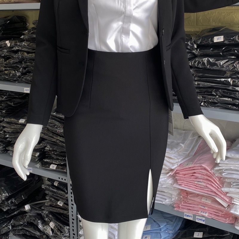 Chân váy công sở ôm HATOP xẻ trước vải thun co giãn 4 chiều loại 1 màu đen có 1 túi bên trong CVOD024