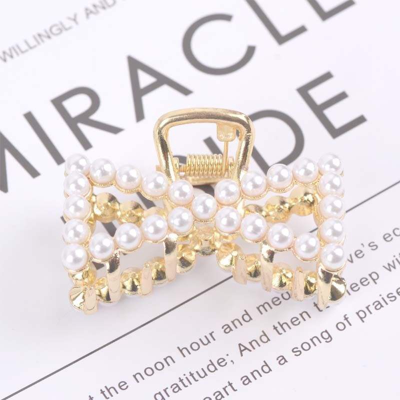 Kẹp tóc đính ngọc trai và kim cương nhân tạo phong cách Hàn Quốc