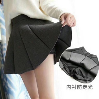 🍁🍁🍁 chân váy xoè ngắn có quần trên trong nhé🍁🍁🍁🍁về 2 mầu đen và xám ạ. Mix vs áo len áo phog semi đều đẹp hết nhe