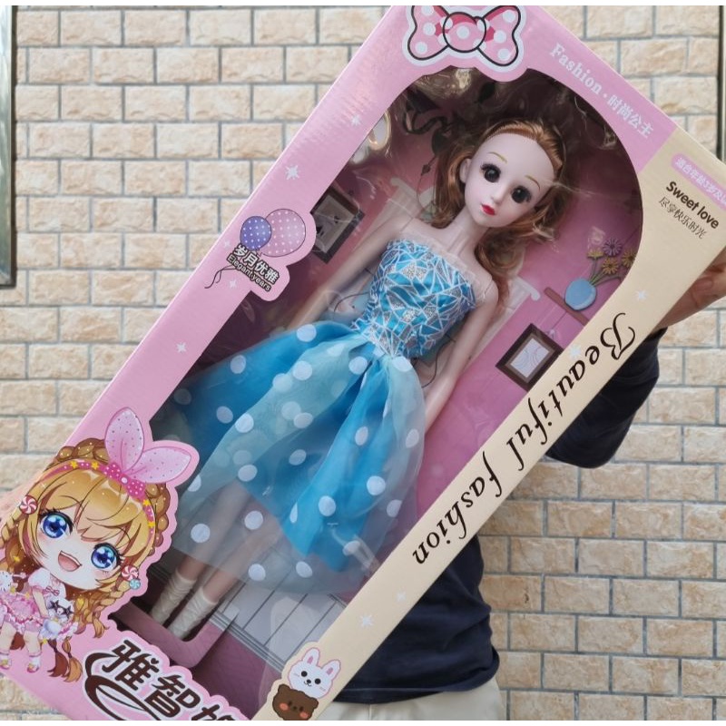 Búp bê khổng lồ 60cm, dễ kết hợp với các bộ đồ chơi trang điểm, làm tóc cho bé tập make up
