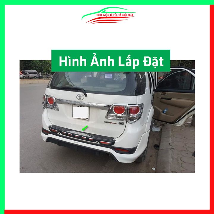 Ốp chống trầy cốp ngoài Fortuner 2017-2020 Mẫu Phản Quang Nhựa Đen hàng loại 1 dán cốp sau chống xước trang trí xe